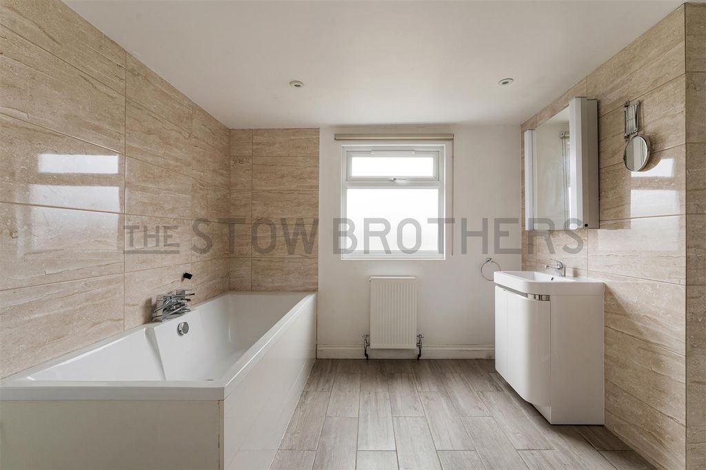 Property photo 3 of 33