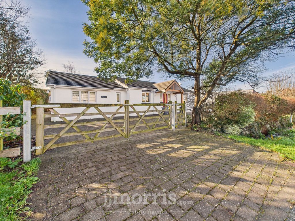 Property photo 2 of 52