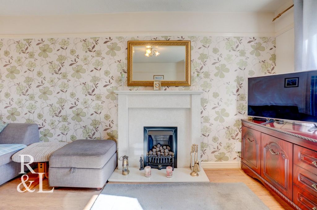 Property photo 3 of 21 51 Thorndale (16).Jpg