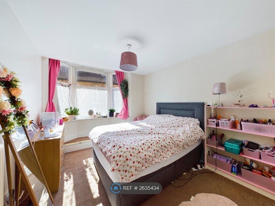 Property photo 3 of 6 Double Bedroom With Built In Wardrobes