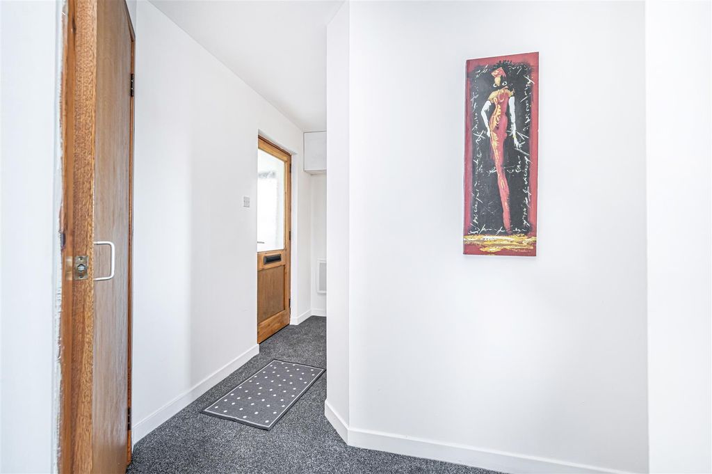 Property photo 3 of 17 Property Image 4