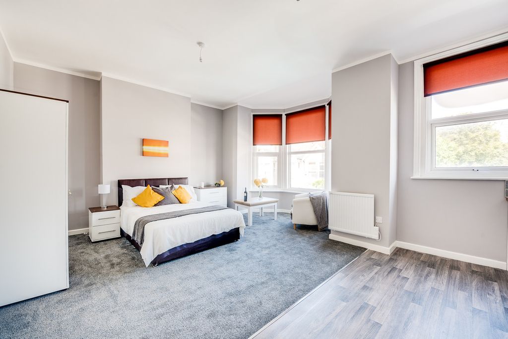 Property photo 2 of 10 Studio 2 Festing Grove 17.08.17-11.Jpeg