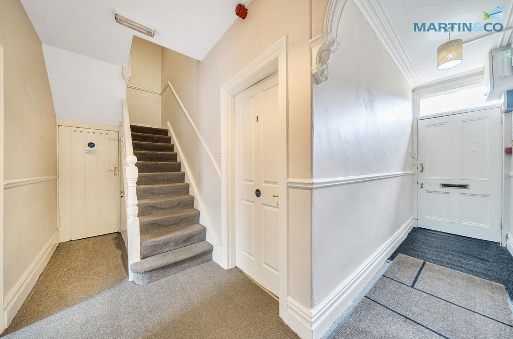 Property photo 2 of 31