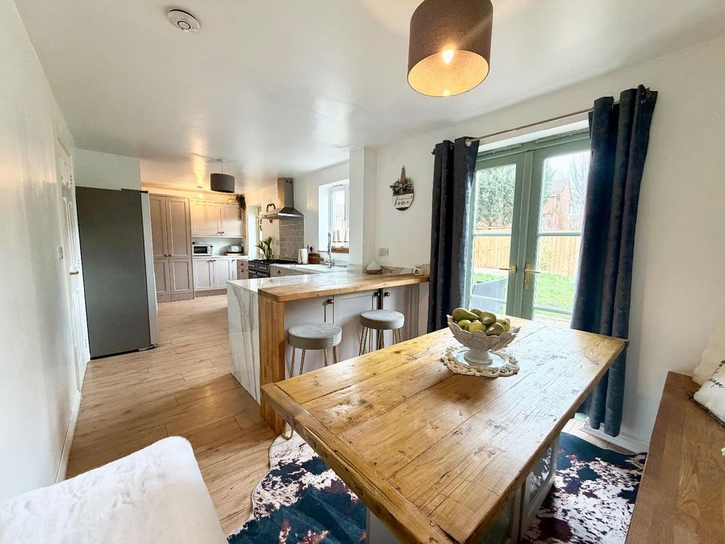 Property photo 3 of 23 Kitchen/Diner