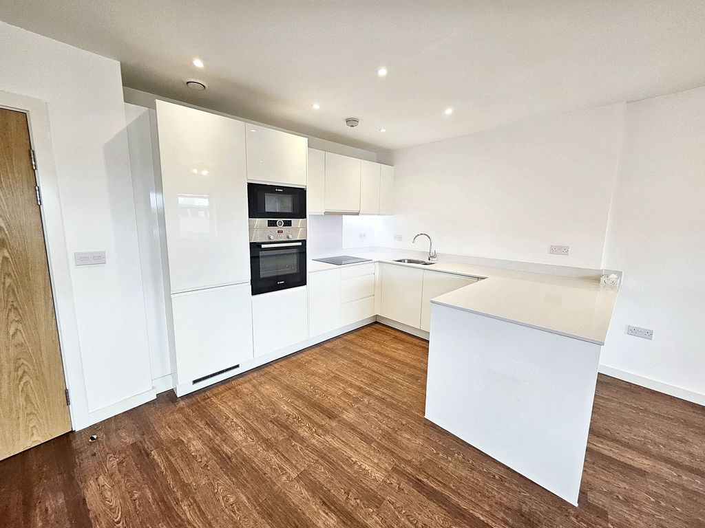 Property photo 3 of 17 Kitchen