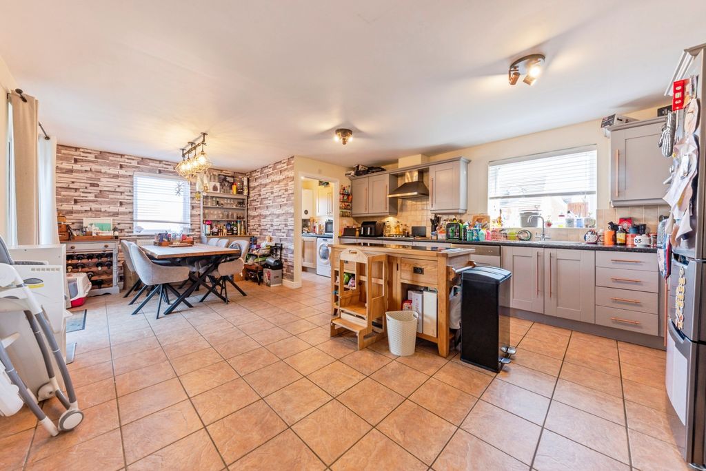 Property photo 2 of 20 33_Haddon_Road-27
