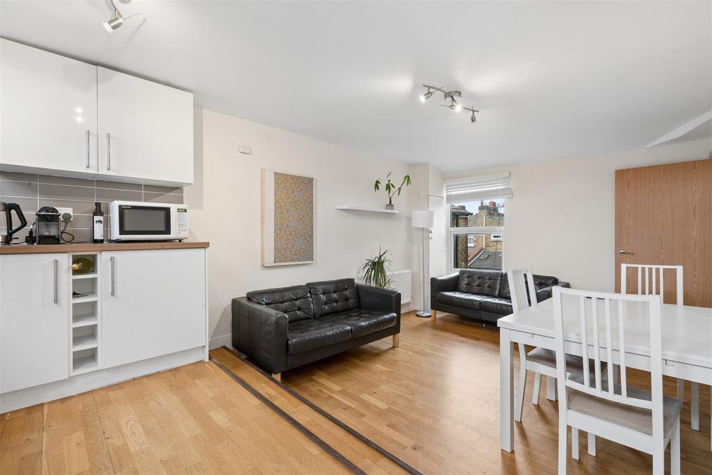 Property photo 2 of 10 Tff 12 Hoyle Road Sw17 Reception 2.Jpg