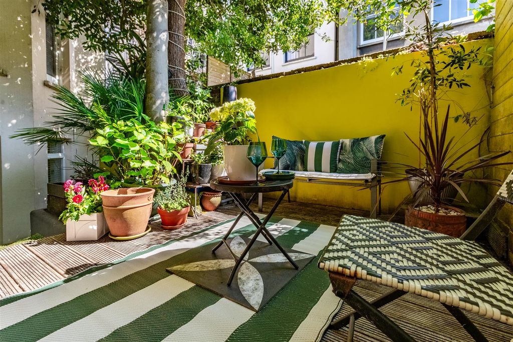 Property photo 2 of 10 Garden