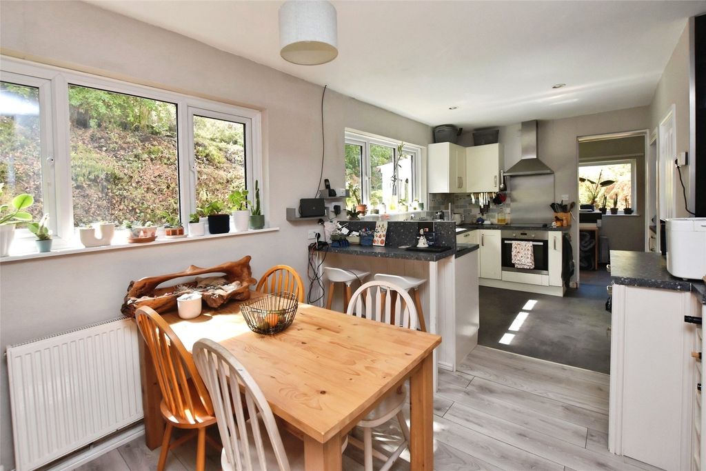 Property photo 3 of 20 Kitchen/ Dining Room