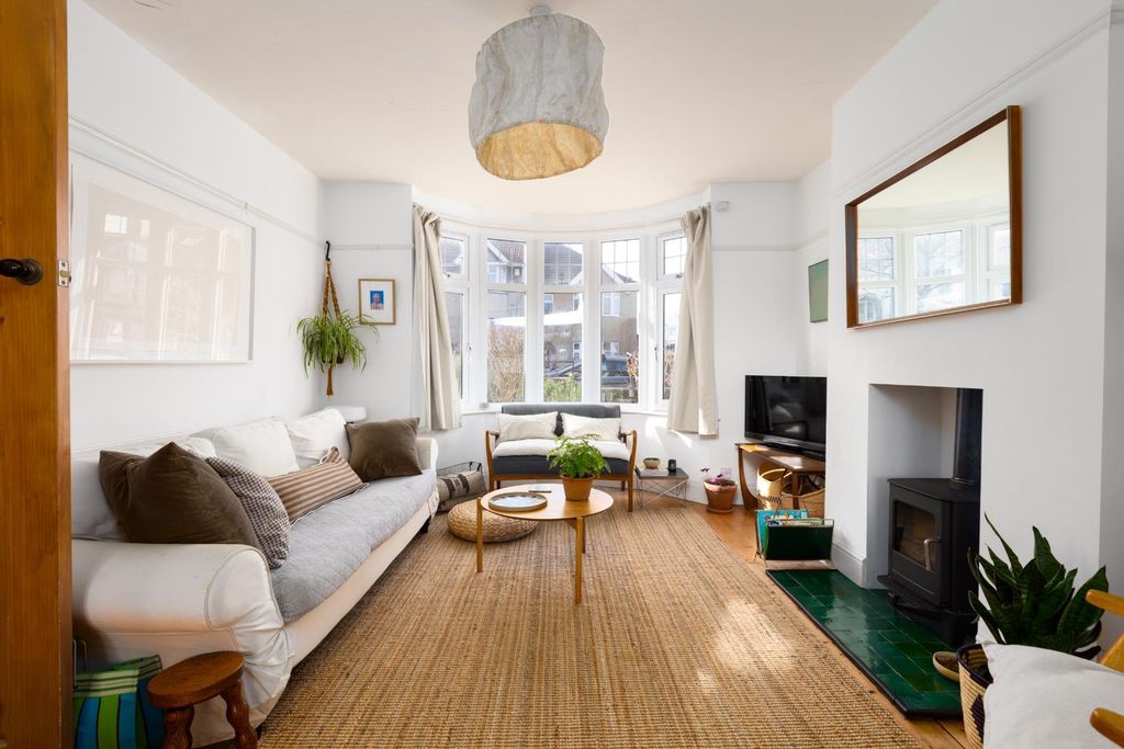 Property photo 1 of 35 154 Sylvia Ave-2.Jpg