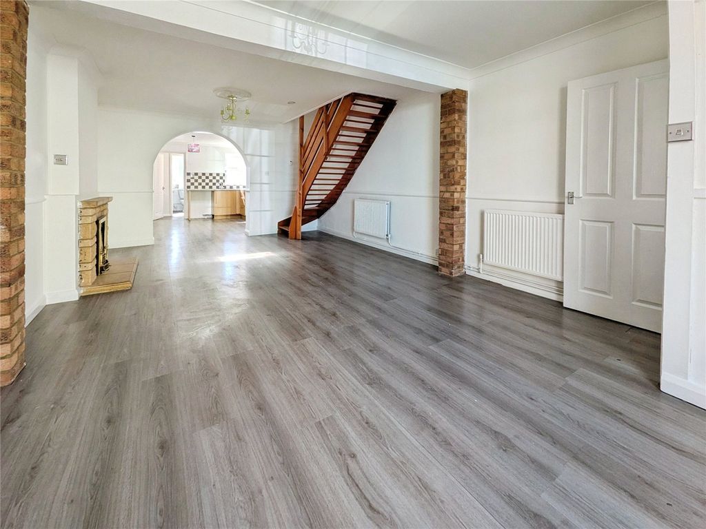 Property photo 2 of 8 Picture No. 05