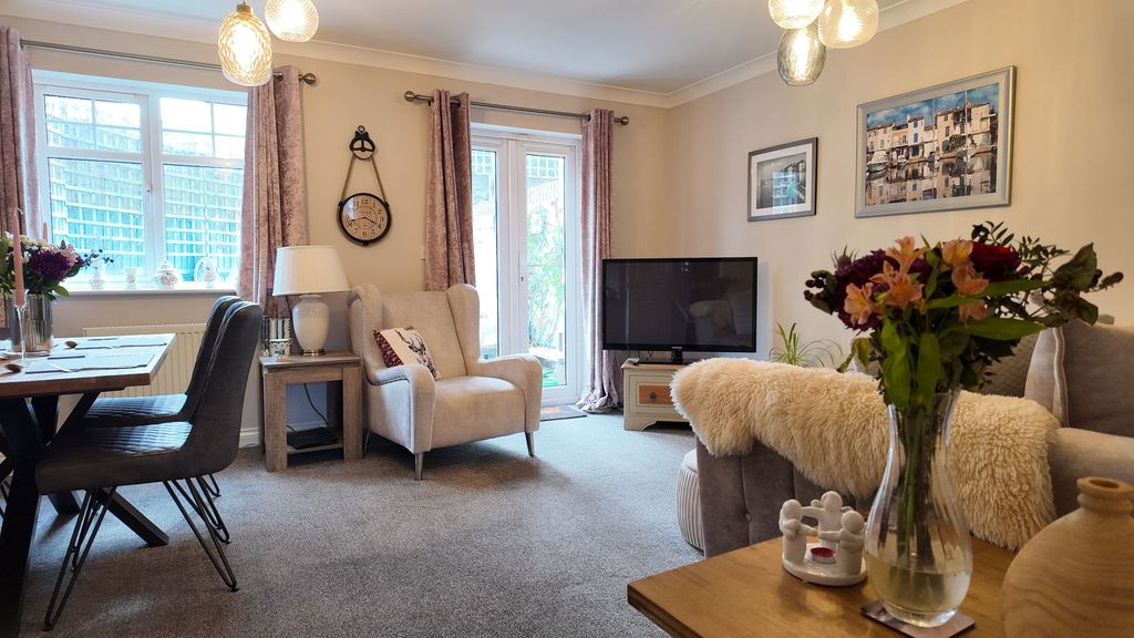 Property photo 2 of 11