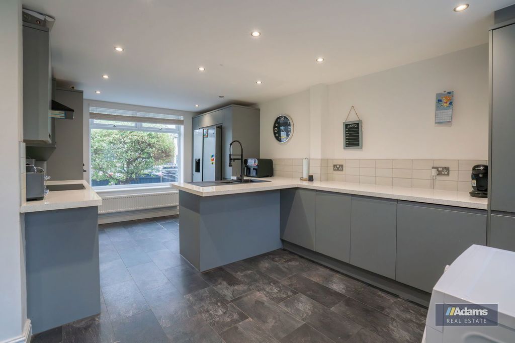 Property photo 1 of 28