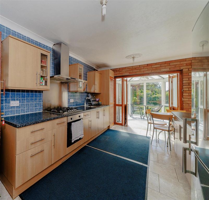 Property photo 3 of 22 Breakfast Kitchen