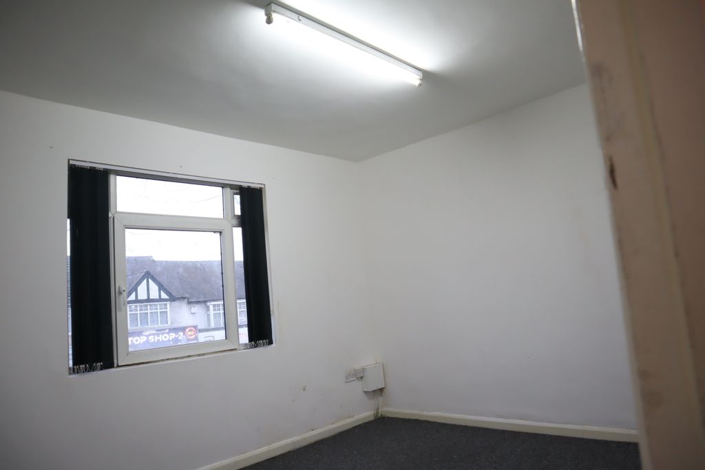 Property photo 2 of 31