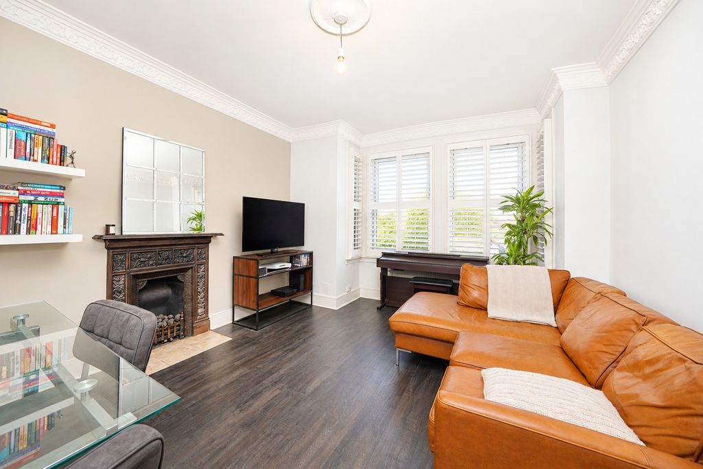 Property photo 2 of 11 5570502