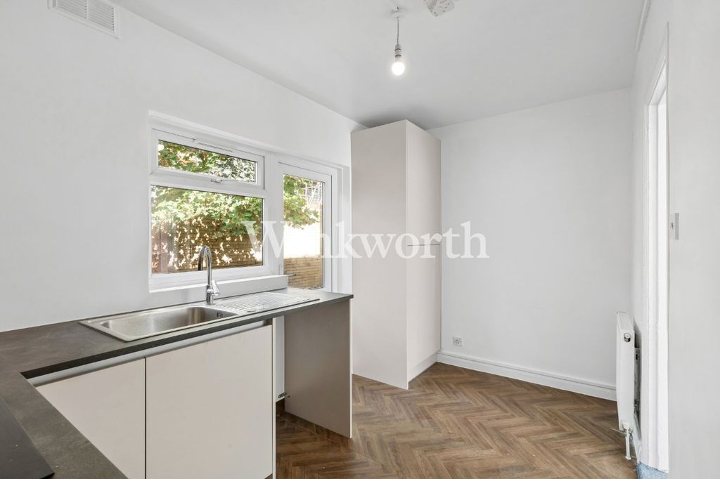Property photo 3 of 14 Picture No. 18