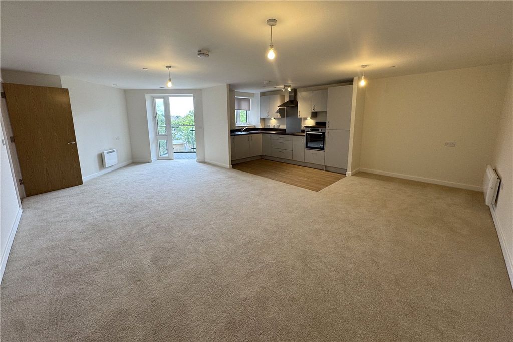 Property photo 2 of 19 Picture No. 30