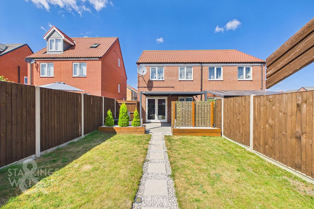 Property photo 2 of 31