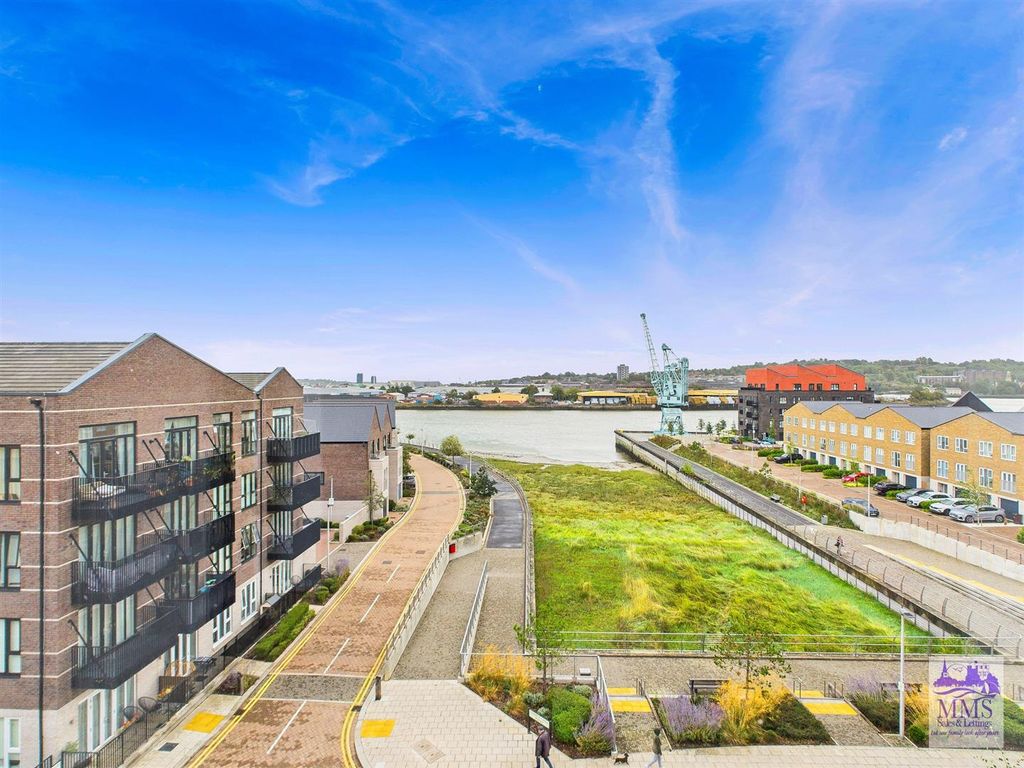 Property photo 2 of 19 Cam04098G0-Pr0094-Still015.Jpg