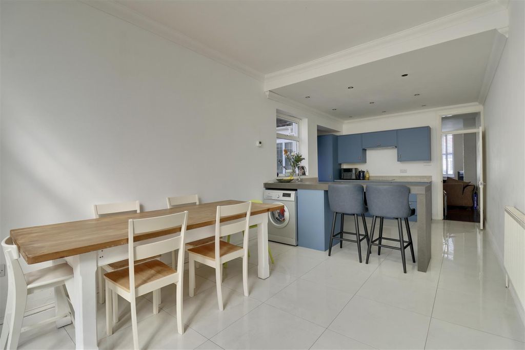 Property photo 1 of 18 3948248E-6017-4E47-89Ac-Cf6CC464B7B5_1_201_A.Jpeg