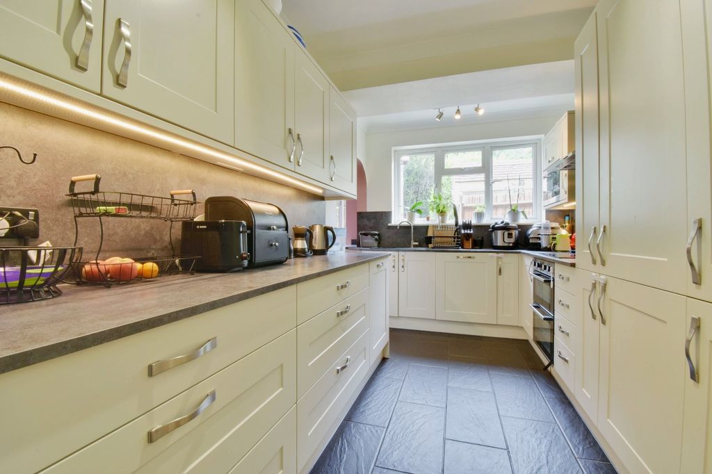 Property photo 2 of 13 Picture No. 10