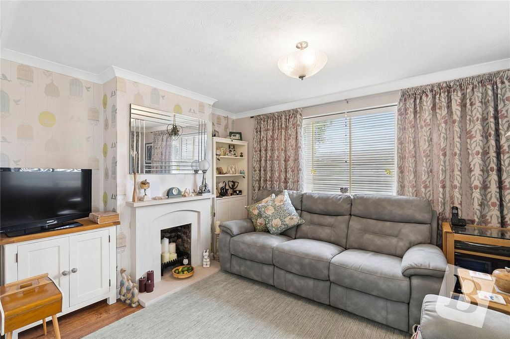 Property photo 3 of 7 Living Room