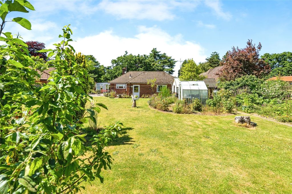 Property photo 2 of 16 Picture No. 17