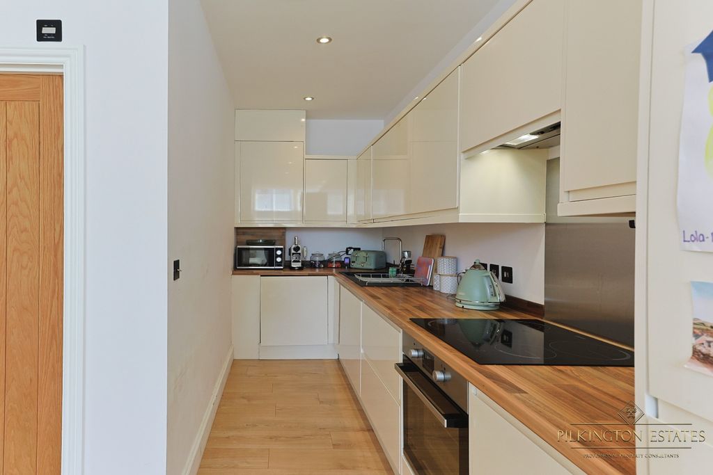 Property photo 3 of 12 4348954