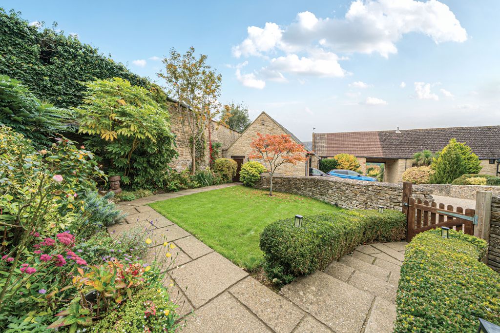 Property photo 3 of 25