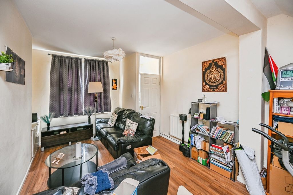 Property photo 3 of 8 Pbox-Img.Jpg