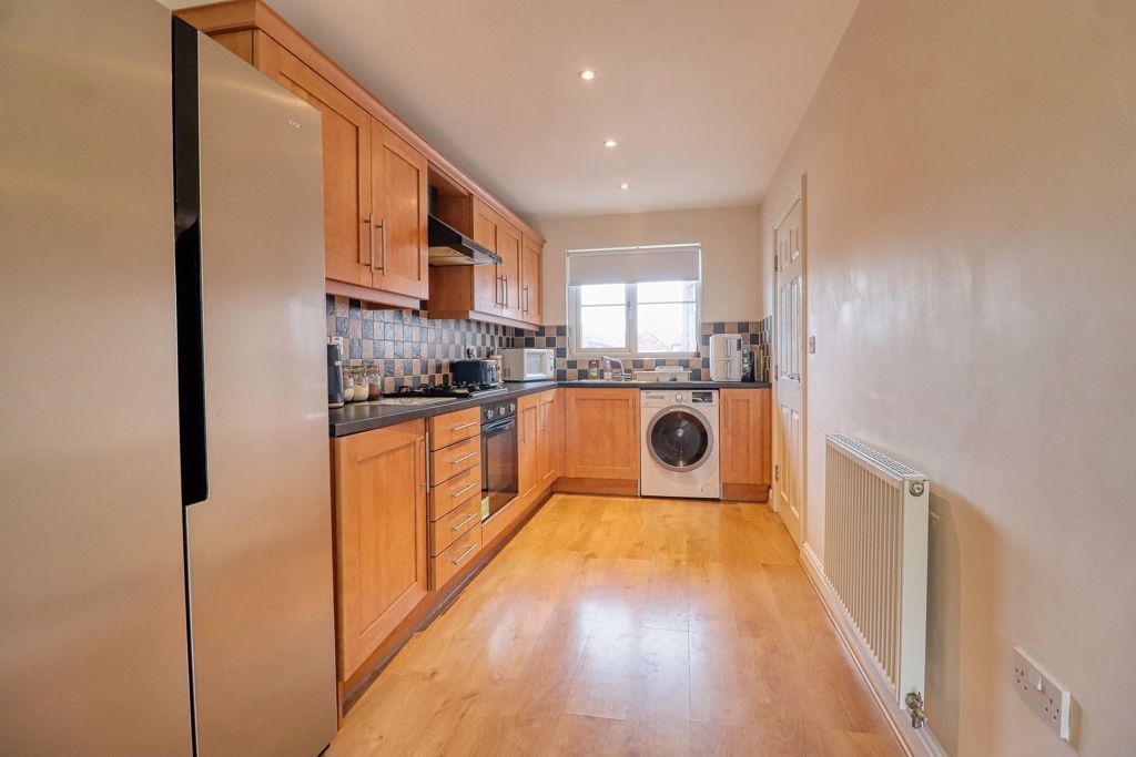 Property photo 3 of 11 Kitchen