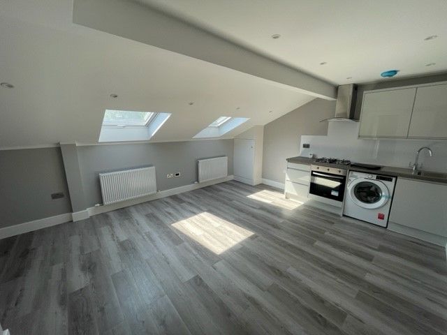 Property photo 3 of 4 Pioneer Studio (002)