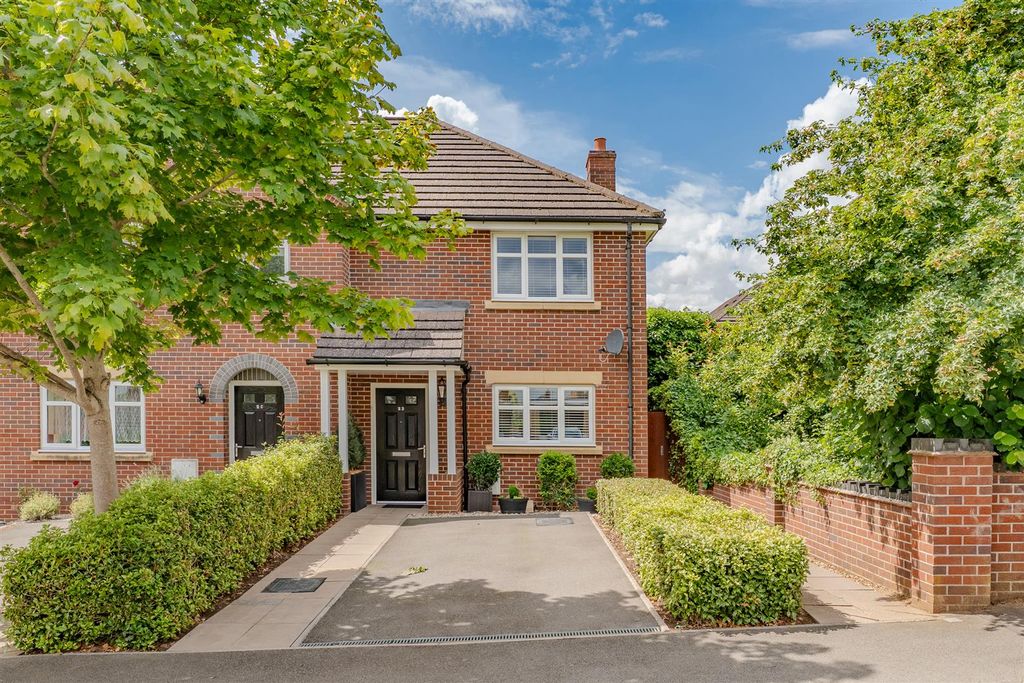 Property photo 1 of 16