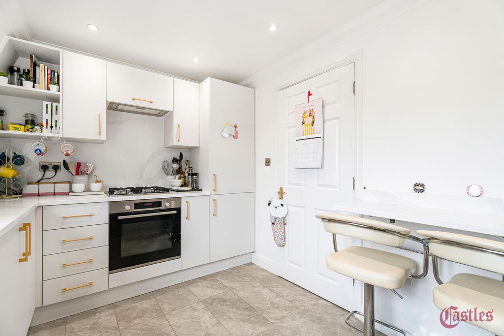 Property photo 3 of 16 Kitchen