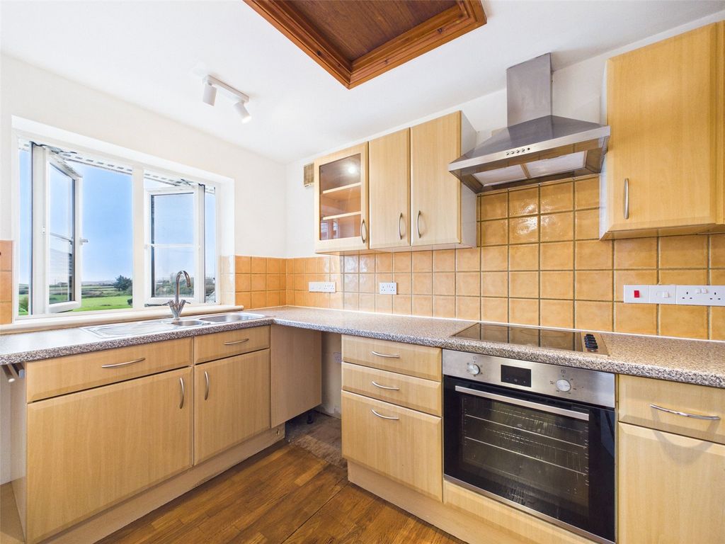 Property photo 3 of 21 Kitchen