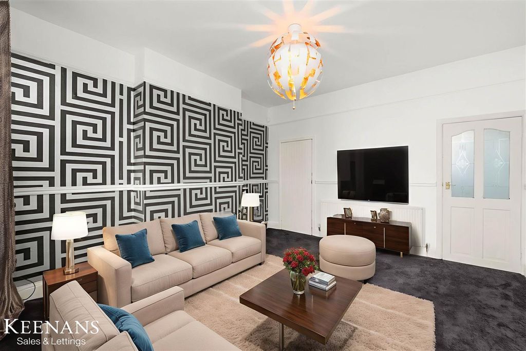 Property photo 3 of 21 Kkkq5Ohbxk-U2Hiystcurw - Living Room - Standard -