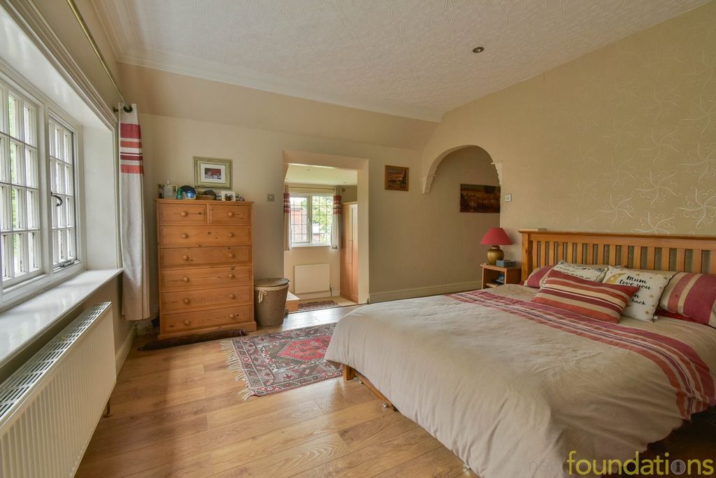 Property photo 3 of 34