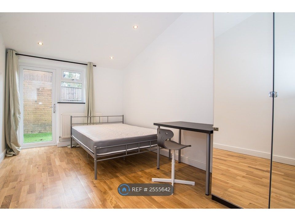 Property photo 1 of 23 Spacious Double Bedrooms With Large Wardrobe&amp;Desk
