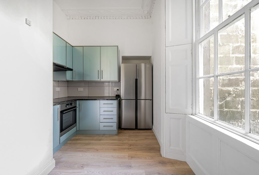 Property photo 3 of 10 Kitchen