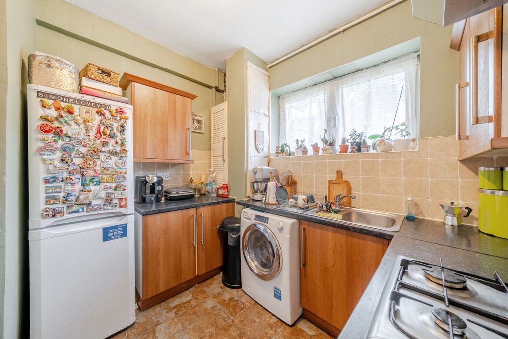 Property photo 3 of 17 Kitchen