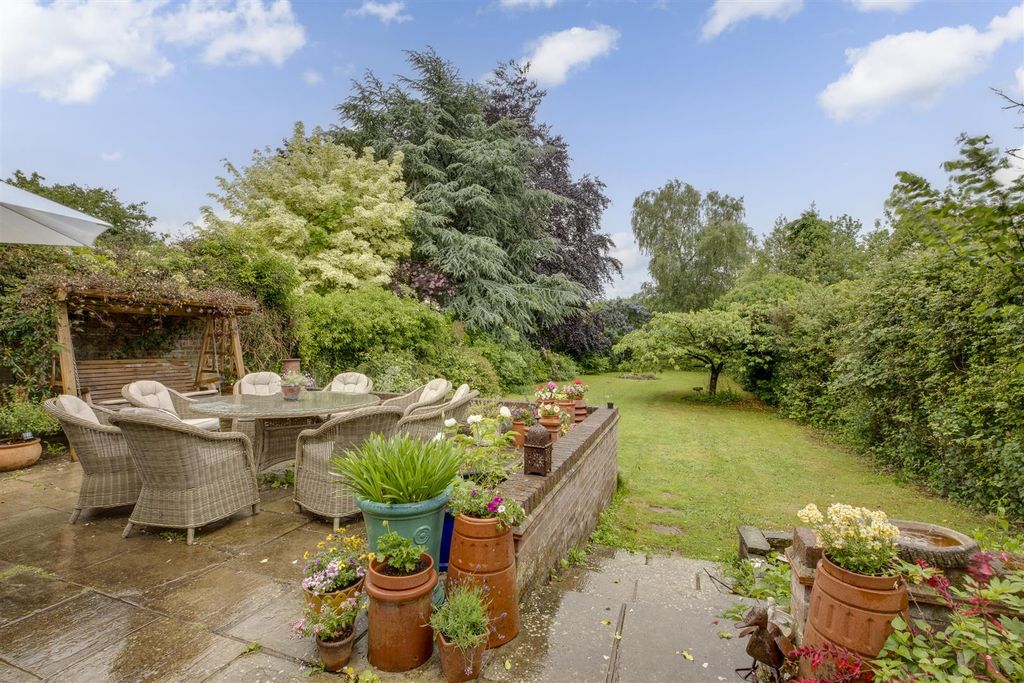 Property photo 2 of 20 38 Wycombe Road, Hp15 6Ry-18.Jpg