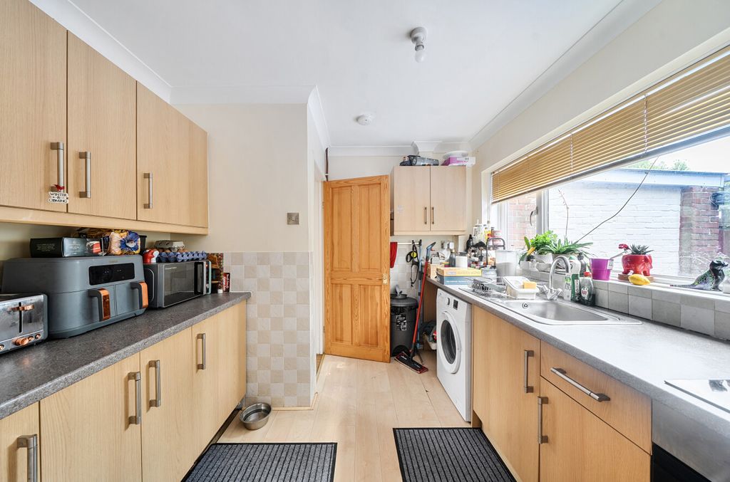 Property photo 3 of 8 1465748-12-6A1d60...