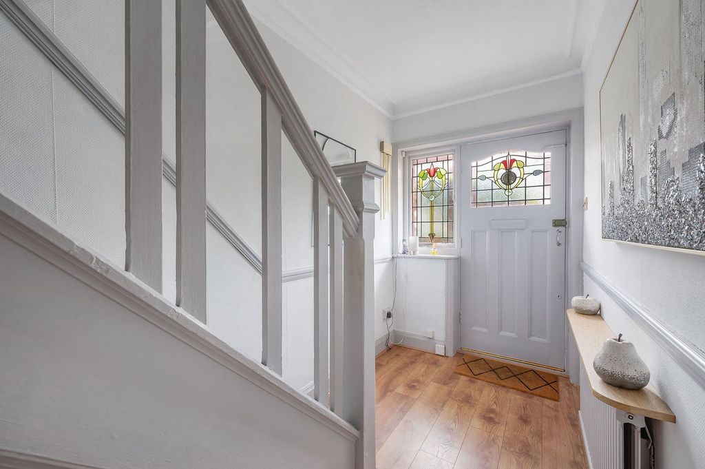Property photo 2 of 33