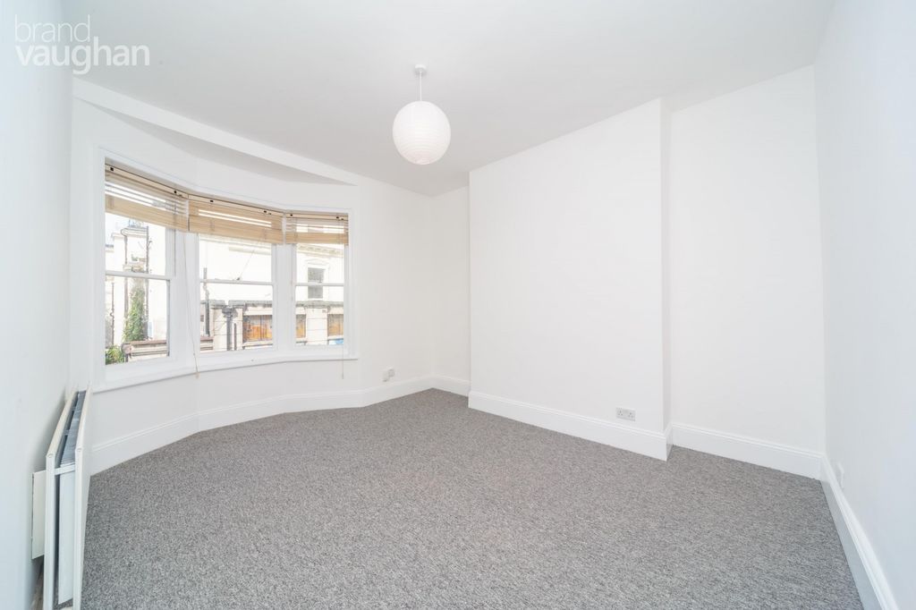 Property photo 3 of 9 Bedroom