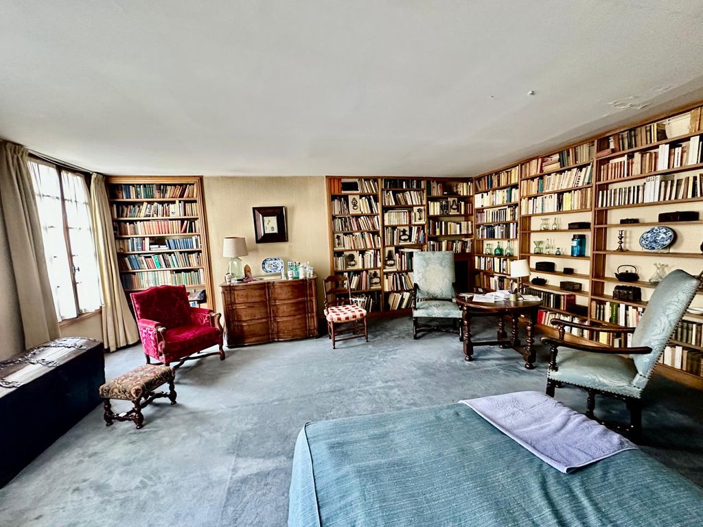 Property photo 3 of 15 Sitting Room / Bedroom