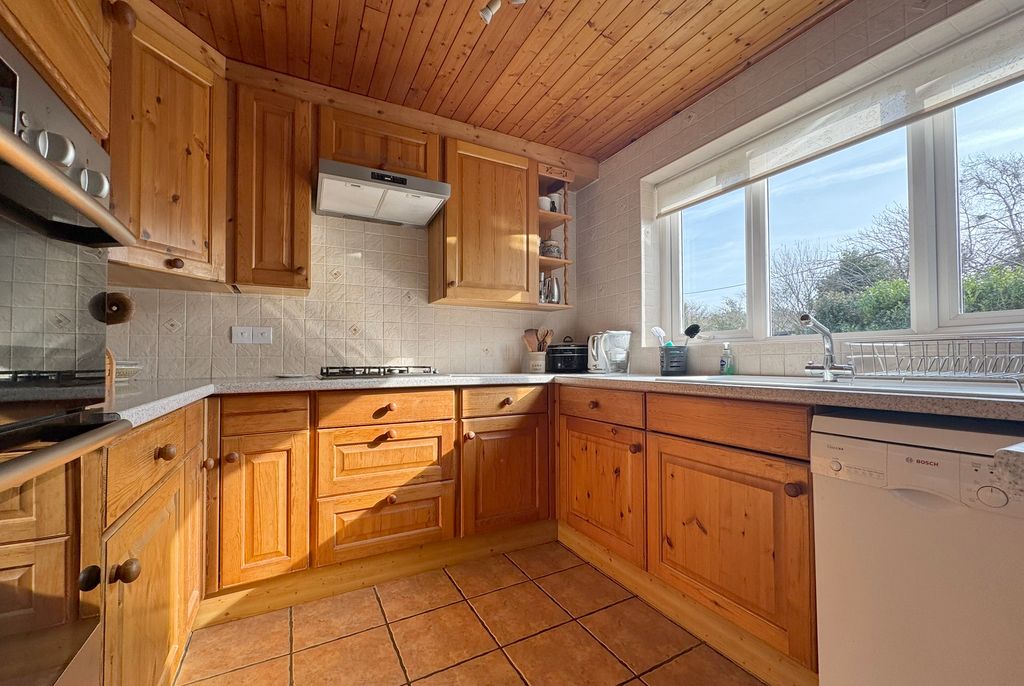 Property photo 3 of 15 17 Kd Kitchen 1