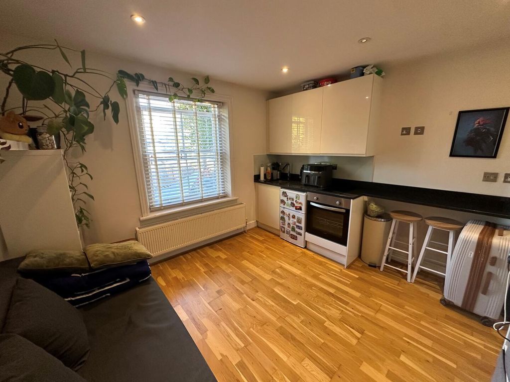Property photo 1 of 6 Kitchen