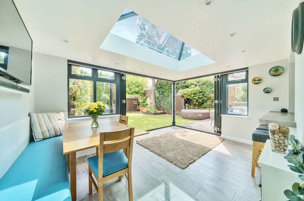 Property photo 3 of 26 1326489-33-687A95...