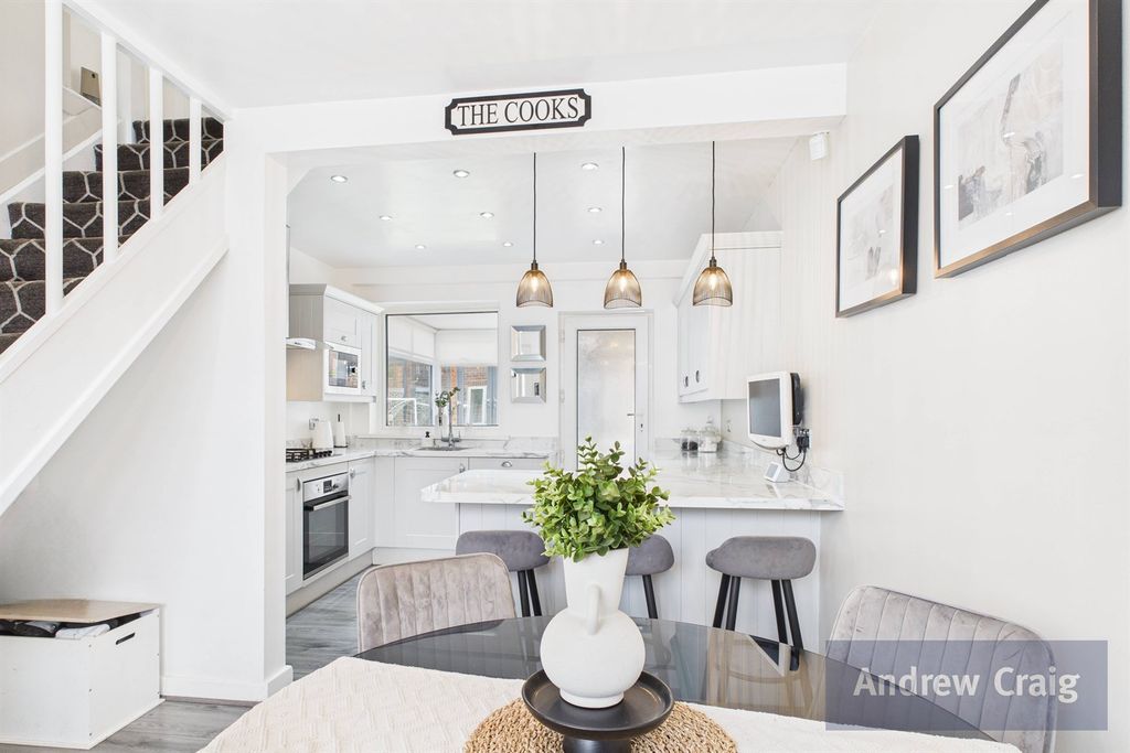 Property photo 2 of 25 Kitchen Diner